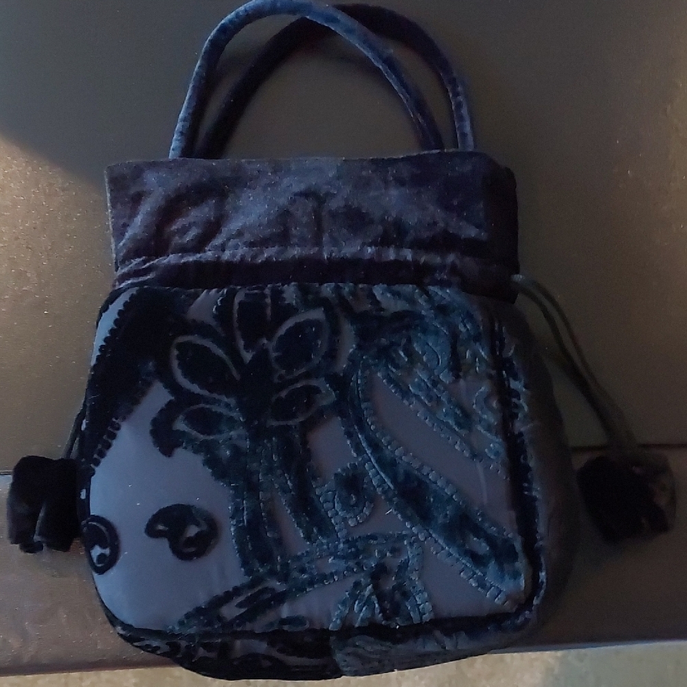 Elegant Black Mini Bag with Quilted Design